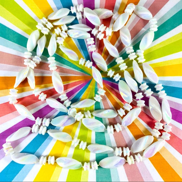 58” strand of iridescent plastic multi shaped beads Hong Kong Vintage - Picture 4 of 5